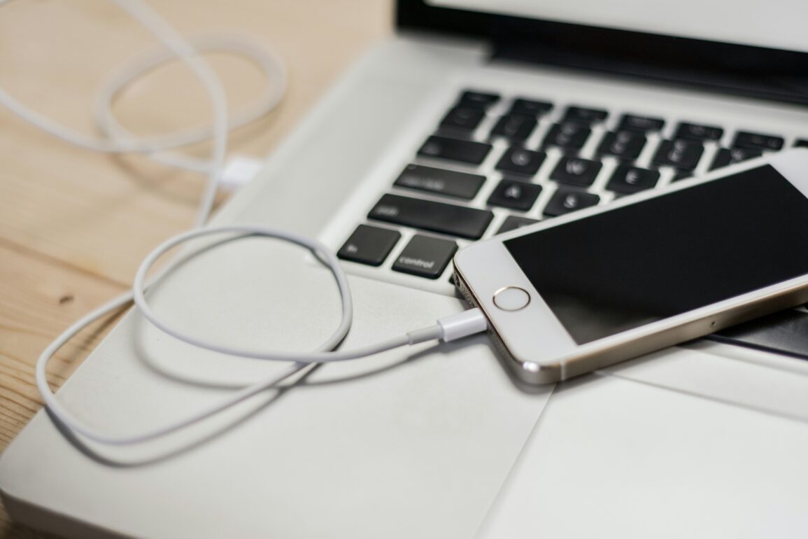 Prolongez la vie de votre smartphone : secrets d'une batterie qui tient la journée