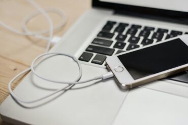 Prolongez la vie de votre smartphone : secrets d'une batterie qui tient la journée