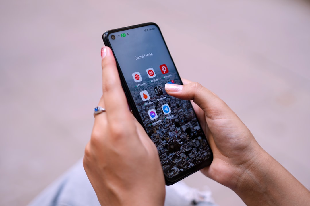 Samsung Galaxy S26 vs iPhone 16 : Le Duel Ultime des Performances en 2026