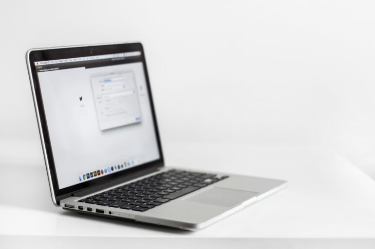 Bloquez les traqueurs sur Chrome : Navigation plus sûre & privée