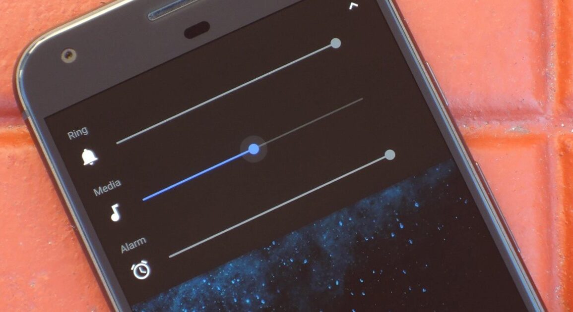 Mon volume de smartphone Android baisse tout seul : les causes et solutions
