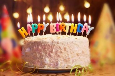 Comment trouver la date d'anniversaire d'une personne en ligne en 2026 ?
